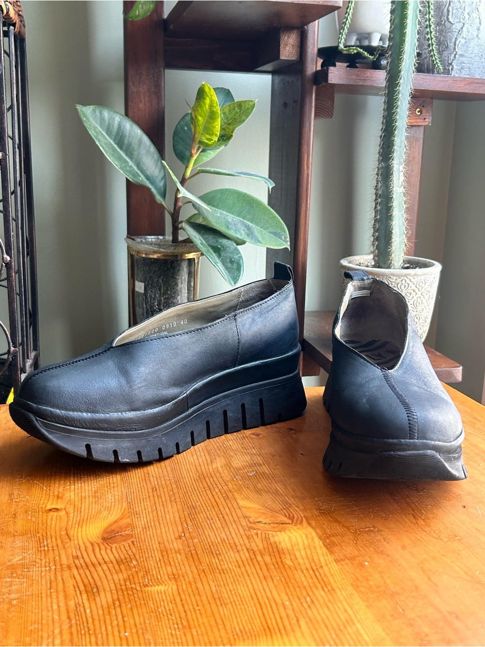 Fly London Black Leather Platform Slip-On Loafer size 40
